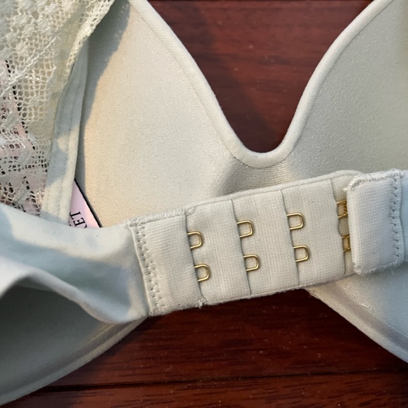 Victoria Secret light mint push up bra size 32DD - Picture 3 of 5